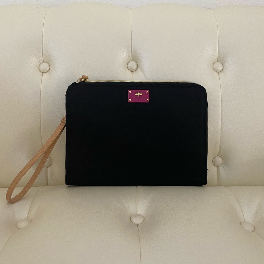 ❌𝗦𝗢𝗟𝗗❌New W/O Tag Kate Landry Large Wristlet Black